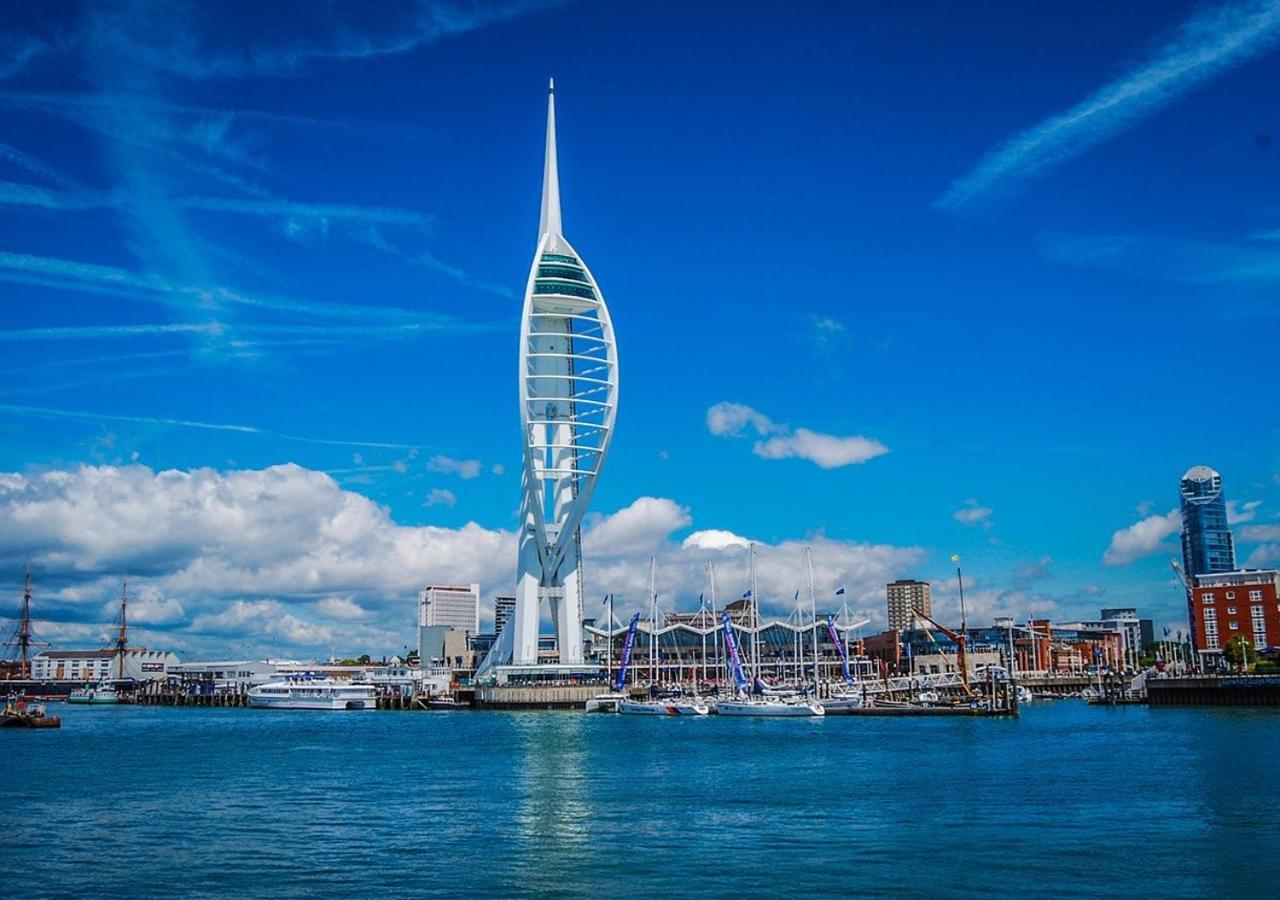 Flat D - Modern, Top Floor, 2 Bedroom, 2 Bathroom Apartment In Central Southsea, Portsmouth Eksteriør bilde